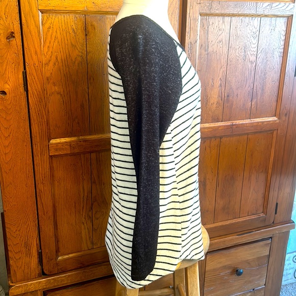 CHRISTMAS Black White Stripe Top🎅🏼Blingy Sequin Red SANTA CAP🎄Only Worn ONCE - Picture 2 of 7